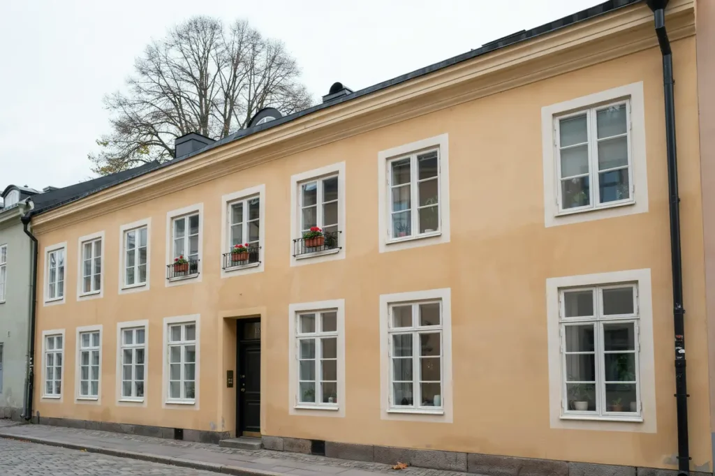 fasadrenovering med f nsteromfattningar p bostadsr ttsf rening i s dermalm