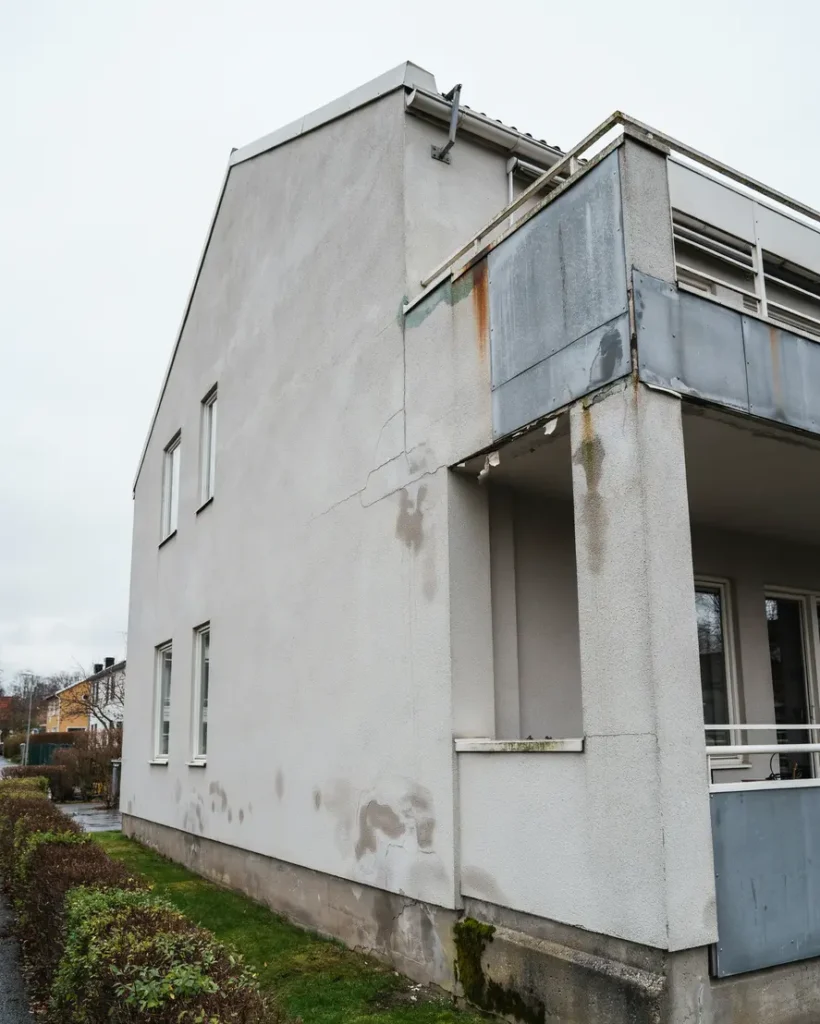 l ckage fr n takterrass eller balkong tidiga tecken och r tt tg rder f r att skydda huset